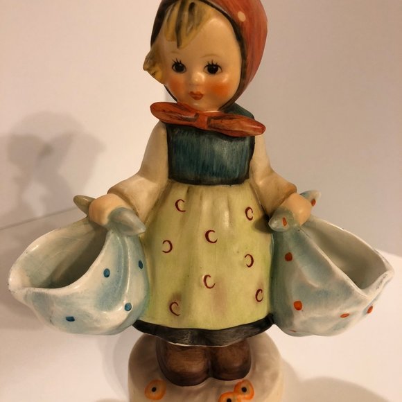 Vintage Goebel Hummel Figurine "Mother's Darling" Girl #175